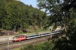 11108 durchfhrt mit einem Sonderzug den Bahnhof Effingen-Zeihen, 19.08.2012.