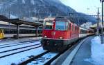 RE 4/4 II 11145 mit dem Rheintal-Express nach St.Gallen, bei der Ausfahrt in Chur am 11.01.2012.