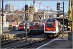 IC 830 nach Brig Abfahrt 16.02, IC780 nach Basel SBB Abfahrt 16.00 und ICN 530 nach Genve-Aroport Abfahrt 16.04 in Zrich HB. (28.01.2013)