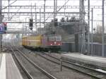 SBB - Re 4/4 11270 mit Postzug bei der einfahrt in das Geleise 3 im Bahnhof Grenchen Sd am 29.01.2013