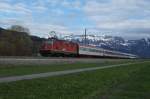 Re 4/4 II 11149 zieht am 14.04.2013 den EN 464 von Buchs Richtung Sargans, aufgenommen bei Sevelen.