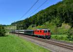 Re 4/4 11122 mit einem IR am 27.08.2012 bei Tecknau.