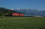 Am 08.06.2013 verkehrten im Rheintal zum letzten mal die lokbespannten Regio-Express-Zge. Ich nutzte das geniale Wetter, um nochmals ein paar Bilder der Re 4/4 II aufzunehmen. Beim RE 3805 erlebte ich dann die erste angenehme berraschung, war er doch mit einer Doppeltraktion bespannt. Diese bestand aus der Re 4/4 II 11210 und der Re 4/4 II 11153. Das Bild wurde kurz vor Sevelen aufgenommen.