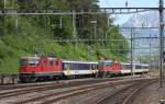 Zwei mit Re 4/4 bespannte Nahverkehrszge stehen am 17.5.2009 in der Abstell  Gruppe des Bahnhof Arth Goldau.