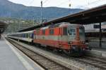 Die Swiss Express Re 4/4 II 11109 schiebt den IR 2813 aus Brig in Richtung Domodossola, 01.11.2013.