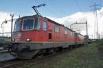 Zwei Re 4/4 II 11231 und 11258 am Güterbahnhof Muttenz.