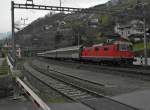 Re 4/4 II 11124 mit einer bunten Zusammenstellung von unterschiedlichen Wagen des EN 464 von Graz nach Zrich fhrt am 16.03.2014 durch Mhlehorn.