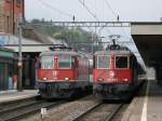 SBB - Re 4/4  11136 mit Schnellzug nach Basel neben der 421 393-0 im Bahnhof von Goldau am 05.04.2014