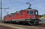 Zwei Re 4/4 II 11190 + 11267 beim Güterbahnhof in Muttenz.