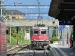 SBB - Re 4/4 11125 bei der einfahrt mit RE im Bahnhof Locarno am 23.08.2014