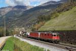 Re 4/4 11322 + Re 6/6 11676 mit KLV Zug am 17.10.2014 bei Lavorgo