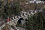 Unbekannt gebliebene Re 4/4 II mit einem IR von Locarno nach Zürich HB fährt über die mittlere Meienreussbrücke.Bild vom 5.1.2014