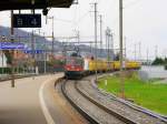 SBB - Re 4/4 11284 mit Postzug bei der durchfahrt im Bahnhof Oensingen am 25.03.2015