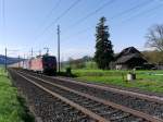 SBB - Re 4/4 11329 mit Re 6/6 620 075-2 mit Güterzug unterwegs bei Bettenhausen am 19.04.2015