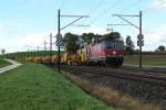 SBB: Zufällige Schlechtwetteraufnahme eines Bauzuges mit der Re 4/4 11327 bei Niederbipp am 8.