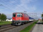 SBB - Re 4/4 11138 mit Gefängnissteuerwagen unterwegs bei Bettenhausen am 05.10.2015