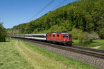 Re 4/4 II 11247 zieht am 05.05.2016 den IR 2273 von Basel SBB Richtung Zürich HB und konnte bei Tecknau abgelichtet werden.