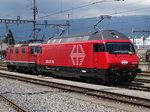 Die  Nagelneue  Re460 010 mit Re 420 124 im Bahnhof Yverdon - 09-06-2016