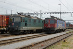 SBB: Re 4/4 II 11309 -eine der letzten Grünen- und Re 620 042-2  MONTHEY  in Solothurn auf den nächsten Einsatz wartend am 11. Juli 2016.
Foto: Walter Ruetsch