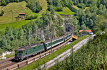 Re 4/4 II 11161 fährt mit einem Ic aus Locarno nach Zürich HB aus dem Wattinger Kehrtunnel hinaus.Bild vom 19.7.2016