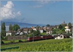 Die SBB Re 4/4 II 11292 und 11306 mit einem Kesselwagenzug kurz nach Cully.
10. August 2016