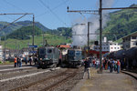 SBB: Zufällige Begegnung in Schwyz. 
Die grünen 420 330-3 von SBB CARGO auf der Durchfahrt sowie die Re 4/4 II 11161 von SBB Personenverkehr als Vorspann des Dampfzuges mit A 3/5 705 und die C 5/6 2978 in Schwyz am 21. Mai 2016.
Foto: Walter Ruetsch  