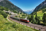 Re 4/4 II 11196 ist mit dem IR 2319 (Basel SBB - Locarno), in der Wattinger Kurve bergwärts unterwegs.
Aufgenommen am 19.7.2016.