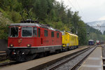 SBB: Testfahrten auf der ehemaligen SMB-Strecke Langendorf-Gänsbrunnen mit dem neuen Xem 99 85 9181 011-9 CH-SBB I und der Re 4/4 II 11144 vom 19. September 2016. Vor den zukünftigen Einsätzen im neuen Gotthard Tunnel absolvierte dieses Unterhaltsfahrzeug seine ersten Fahrten durch den von der Einstellung immer noch stark bedrohten Weissenstein Tunnel.
Foto: Walter Ruetsch