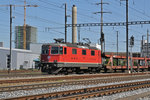 Re 4/4 II 11176, durchfährt den Bahnhof Pratteln. Die Aufnahme stammt vom 08.09.2016.
