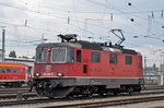 Re 4/4 II 420 292-5 (11292) durchfährt den Badischen Bahnhof.