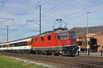 Re 4/4 II 11147 fährt Richtung Bahnhof Sissach.