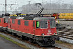 Re 420 349-3 (11349) ist beim Güterbahnhof Muttenz abgestellt. Die Aufnahme stammt vom 12.12.2016.