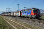 En avant toute!
Re 420 280-0 mit einem langen Güterzug bei Deitingen am 18. Februar 2019.
Besondere Beachtung gilt der Hybridkupplung.
Foto: Walter Ruetsch