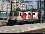 SBB - Lok 420 160-4 mit Güterzug bei der durchfahrt im Bahnhof Biel am 21.09.2020
