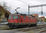 SBB: Re 4/4 II 11239 PORRENTRUY als Lokzug bei Kerzers unterwegs am 27. Oktober 2017.
Foto: Walter Ruetsch