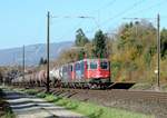 Lenzburg - 31.10.17 : Re 421 165 mit einem Kesselzug.