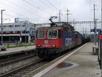 SBB - Lok 421 387-6 + 421 385-6 mit Güterzug unterwegs im Bahnhof Prattelen am 17.05.2018