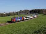 Die Re 421 379 mit EC nach Zürich am 30.03.2019 unterwegs bei Flawil.