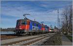 Die SBB Re 421 392-2 und eine weitere erreichen mit dem EC 191 Lindau Hbf.