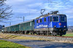 Re 421 371-6 mit fünf historischen SBB-RIC-Seitengangwagen (AB 3658, 3660, 3662, 3664 und 3663) unterwegs nach Full, aufgenommen in Leibstadt am 17.02.2021.