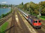 Die Re 421 379 mit dem EC nach Mnchen am 30.08.2008 bei der Einfahrt Lindau Hbf. (Bahnbilder Treffen)