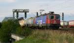 421 378 der SBB Cargo fhrt mit einem lzug ber die Sderelbbrcken bei Harburg.