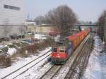 421 394 von SBB Cargo fhrt am 03.03.2005 aus Richtung Mannheim kommend mit einem Gterzug durch Karlsruhe.