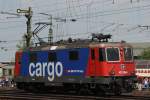 SBB Cargo 421 384 fhrt am 21.5.11 durch Koblenz-Ltzel.