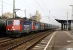 SBB Cargo 421 392-2 + 421 390-6 vor Ganzzug mit polnischen Schttgutwagen, KBS 560 Groheringen - Saalfeld, Saalbahn, fotografiert im Bahnhof Jena Gschwitz am trben 29.10.2011