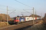 Mit einem Containerzug ist 421 397-1 der SBB Cargo auf der KBS 310 in Richtung Braunschweig unterwegs.