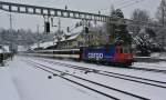 Re 421 371-6 zieht den IR 2173 durch Aarburg-Oftringen, 12.02.2013.