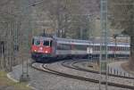 Fr die Freunde der Re4/4 II, 421 371-6 mit dem IC Stuttgart-Zrich in der ersten Kurve auf Schweizer Hoheitsgebiet bei Thayngen. Mrz 2013.