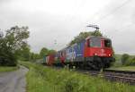 421 939-0 mit einer weiteren 421 als Wagenlok und Containerzug in Fahrtrichtung Norden.