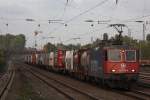 SBB Cargo 421 388 am 18.10.13 mit einem KLV in Düsseldorf-Rath.